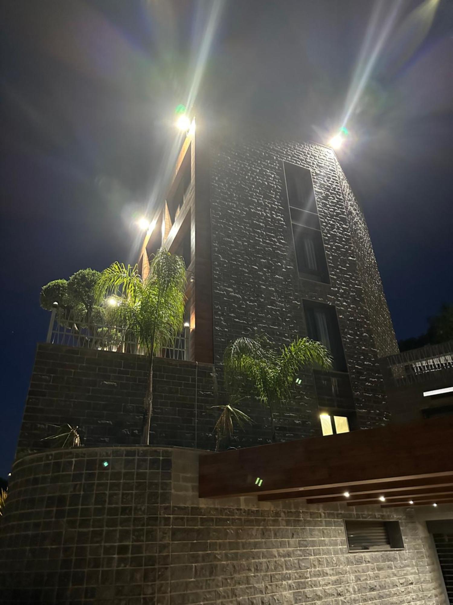 Grey Escape Apartments Qalhat Bagian luar foto